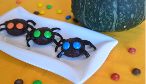 Arañas de chocolate de Halloween foto proceso fino