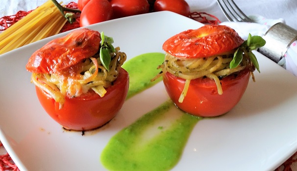 tomates rellenos de pasta al pesto