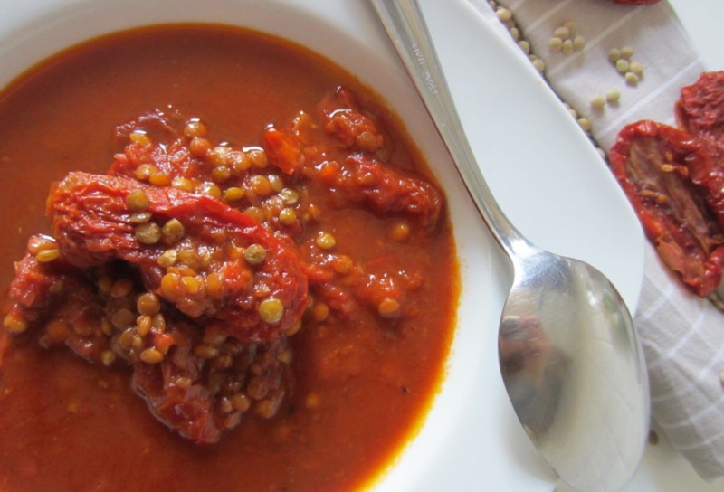 sopa de lentejas y tomate seco