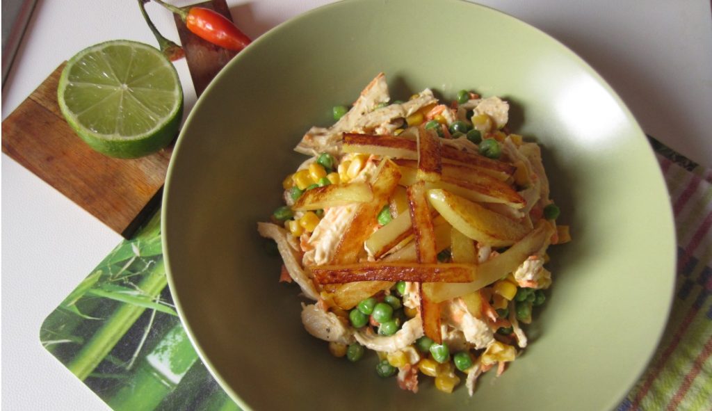 Ensalada de pollo brasileña