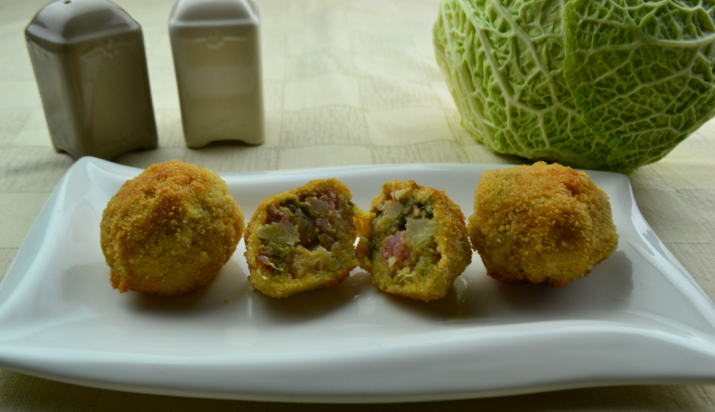 Albóndigas de col, patatas y chorizo